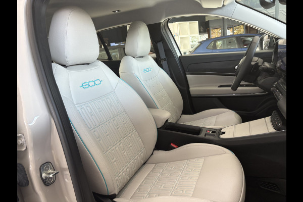 Fiat 600 1.2 Hybrid La Prima massagestoel leder navi automaat full options