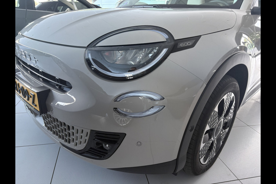 Fiat 600 1.2 Hybrid La Prima massagestoel leder navi automaat full options