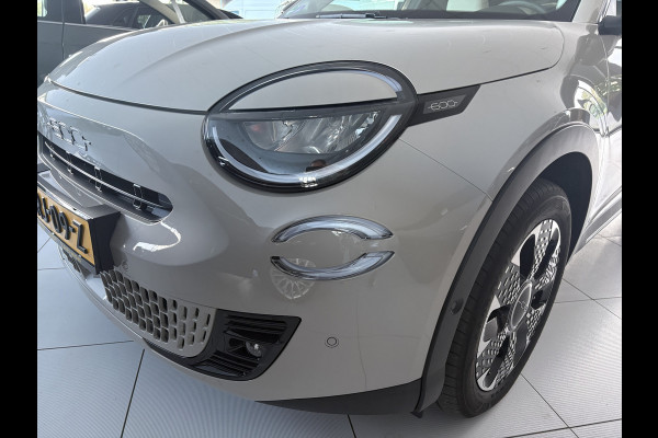 Fiat 600 1.2 Hybrid La Prima massagestoel leder navi automaat full options