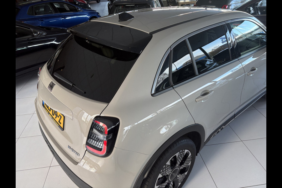 Fiat 600 1.2 Hybrid La Prima massagestoel leder navi automaat full options