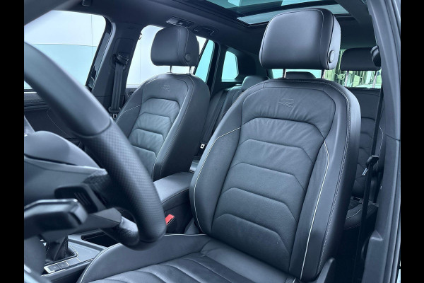 Volkswagen Tiguan 1.4 TSI eHybrid R-Line Business+ 245 pk Automaat (DSG) | Navigatie | Panoramadak | Trekhaak (wegklapbaar) | Achteruitrijcamera | Adaptieve cruise control | Stoelverwarming v/a | Apple carplay / Android auto | Verwarmd stuur | R line |