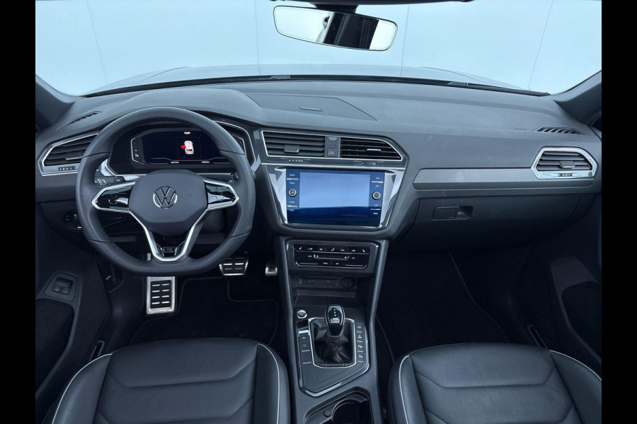 Volkswagen Tiguan 1.4 TSI eHybrid R-Line Business+ 245 pk Automaat (DSG) | Navigatie | Panoramadak | Trekhaak (wegklapbaar) | Achteruitrijcamera | Adaptieve cruise control | Stoelverwarming v/a | Apple carplay / Android auto | Verwarmd stuur | R line |