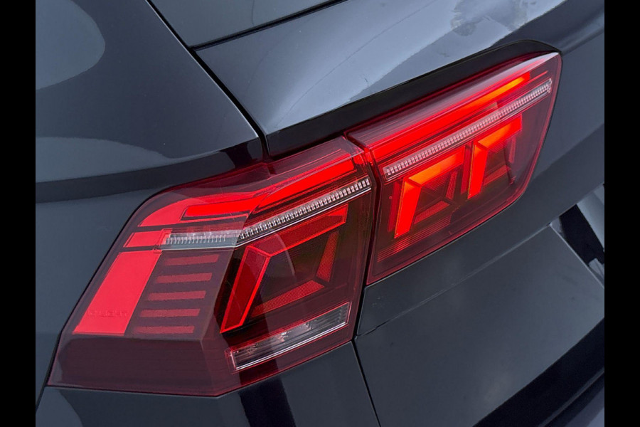Volkswagen Tiguan 1.4 TSI eHybrid R-Line Business+ 245 pk Automaat (DSG) | Navigatie | Panoramadak | Trekhaak (wegklapbaar) | Achteruitrijcamera | Adaptieve cruise control | Stoelverwarming v/a | Apple carplay / Android auto | Verwarmd stuur | R line |