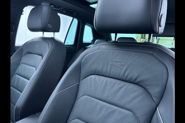 Volkswagen Tiguan 1.4 TSI eHybrid R-Line Business+ 245 pk Automaat (DSG) | Navigatie | Panoramadak | Trekhaak (wegklapbaar) | Achteruitrijcamera | Adaptieve cruise control | Stoelverwarming v/a | Apple carplay / Android auto | Verwarmd stuur | R line |