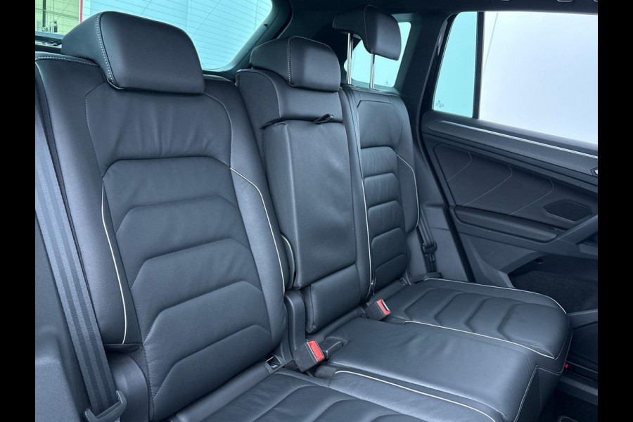 Volkswagen Tiguan 1.4 TSI eHybrid R-Line Business+ 245 pk Automaat (DSG) | Navigatie | Panoramadak | Trekhaak (wegklapbaar) | Achteruitrijcamera | Adaptieve cruise control | Stoelverwarming v/a | Apple carplay / Android auto | Verwarmd stuur | R line |