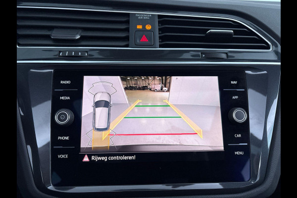 Volkswagen Tiguan 1.4 TSI eHybrid R-Line Business+ 245 pk Automaat (DSG) | Navigatie | Panoramadak | Trekhaak (wegklapbaar) | Achteruitrijcamera | Adaptieve cruise control | Stoelverwarming v/a | Apple carplay / Android auto | Verwarmd stuur | R line |