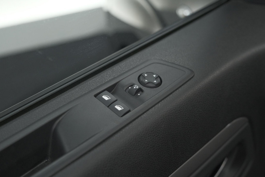 Peugeot Expert 2.0 BlueHDi 180 S&S L3 DC | 5 Zitplaatsen | Trekhaak | Luxury Pakket | Comfort + Pakket