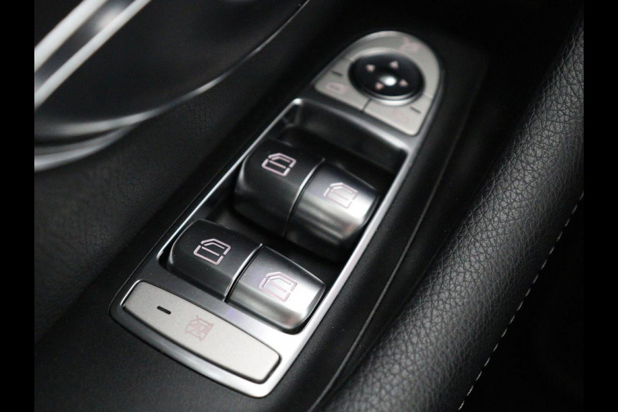 Mercedes-Benz E-Klasse 350 e Premium | Half leder | Stoel verwarming | Cruise control | Sfeerverlichting | Carplay | Navigatie | Camera | Park assist | Climate control