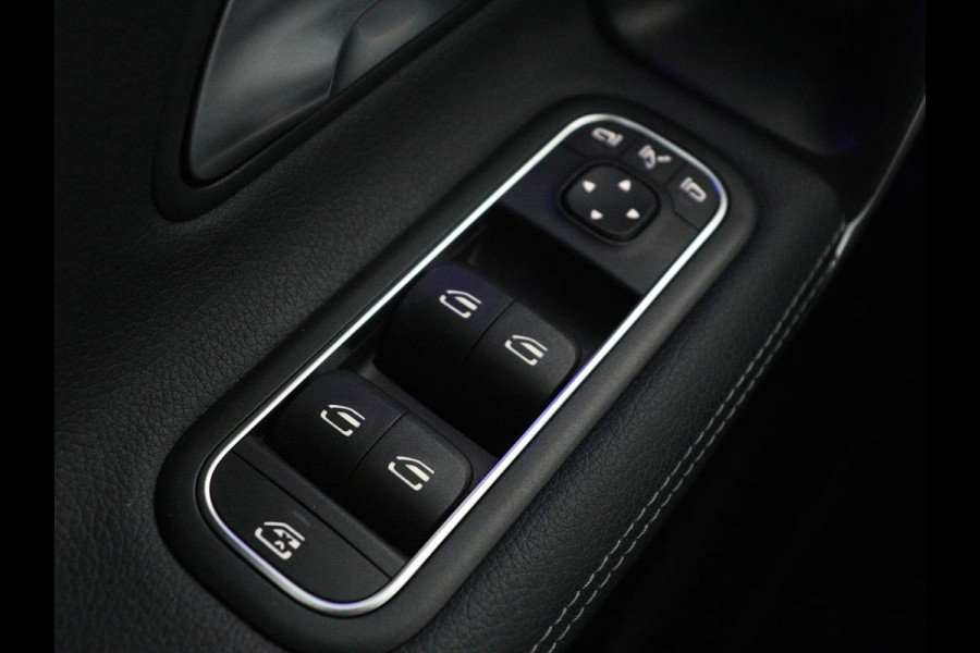 Mercedes-Benz CLA-Klasse 180 Business Solution Luxury | Leder | Stoelverwarming | Cruise control | Sfeerverlichting | Navigatie | Bluetooth | Camera | Park assist | Climate control