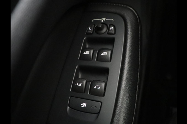 Volvo V60 2.0 B3 Momentum Business | Panoramadak | Cruise control | Stuur/stoel verwarming | Trekhaak | Head-up | Harman/Kardon | Climate control | Camera | Park assist