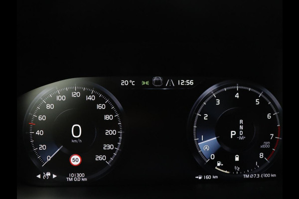 Volvo V60 2.0 B3 Momentum Business | Panoramadak | Cruise control | Stuur/stoel verwarming | Trekhaak | Head-up | Harman/Kardon | Climate control | Camera | Park assist