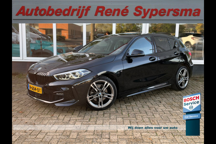 BMW 1-serie 118i Executive Edition | M Pakket | Sfeerverlichting | Apple Carplay | Leder