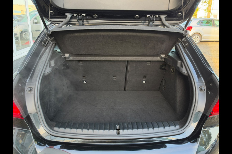 BMW 1-serie 118i Executive Edition | M Pakket | Sfeerverlichting | Apple Carplay | Leder
