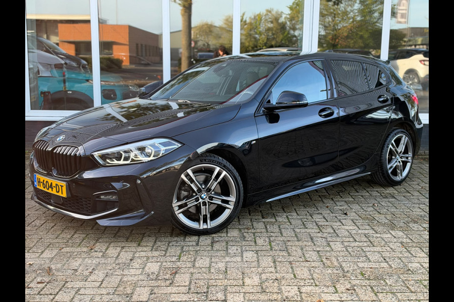BMW 1-serie 118i Executive Edition | M Pakket | Sfeerverlichting | Apple Carplay | Leder