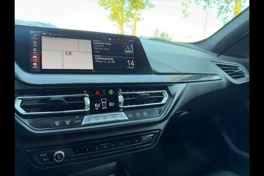 BMW 1-serie 118i Executive Edition | M Pakket | Sfeerverlichting | Apple Carplay | Leder