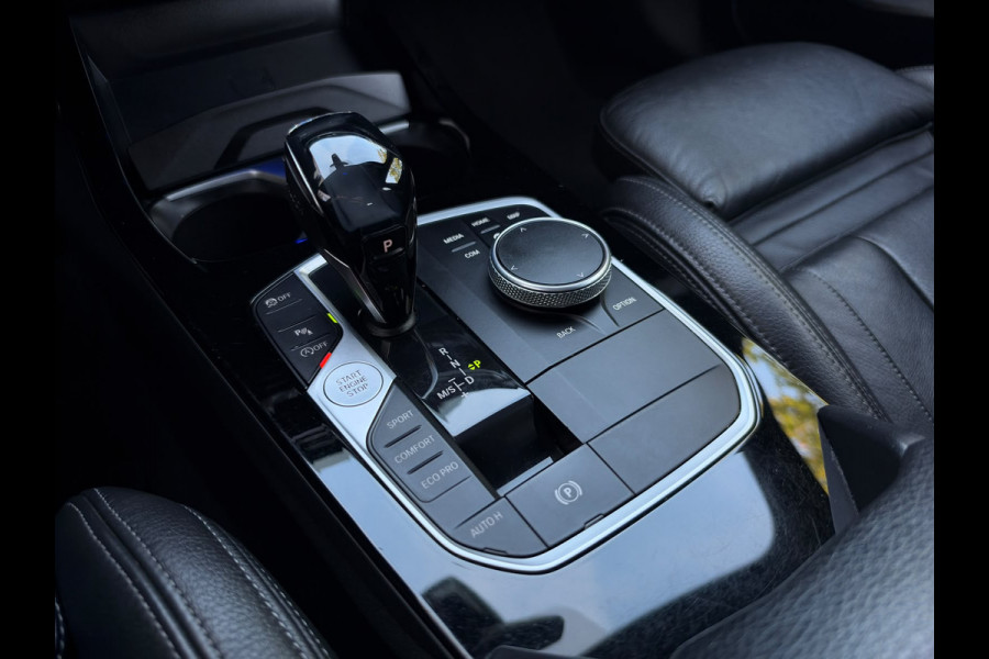 BMW 1-serie 118i Executive Edition | M Pakket | Sfeerverlichting | Apple Carplay | Leder