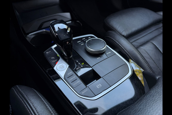 BMW 1-serie 118i Executive Edition | M Pakket | Sfeerverlichting | Apple Carplay | Leder