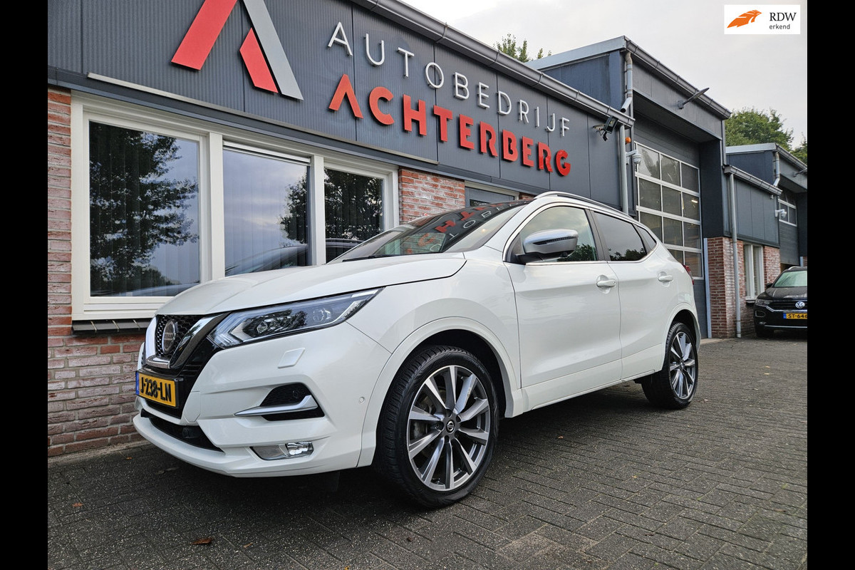 Nissan QASHQAI 1.3 DIG-T Tekna + Trekhaak! Leer! Camera! Panoramadak! 140PK! Mooie/Nette Auto!