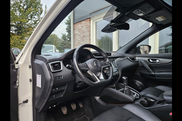 Nissan QASHQAI 1.3 DIG-T Tekna + Trekhaak! Leer! Camera! Panoramadak! 140PK! Mooie/Nette Auto!
