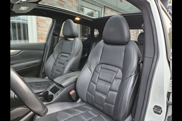 Nissan QASHQAI 1.3 DIG-T Tekna + Trekhaak! Leer! Camera! Panoramadak! 140PK! Mooie/Nette Auto!