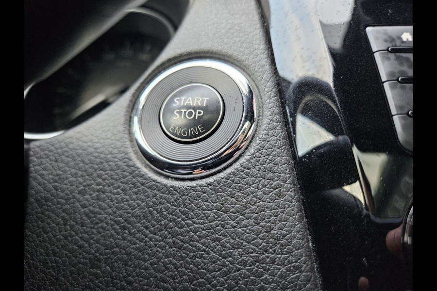 Nissan QASHQAI 1.3 DIG-T Tekna + Trekhaak! Leer! Camera! Panoramadak! 140PK! Mooie/Nette Auto!