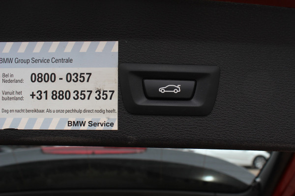 BMW X1 xDrive20i High Exe. / Trekhaak / Panoramadak / Head-up / Leder / 19'' / Navigatie / Stoelverwarming / Sportstoelen / DAB / Cruise Control