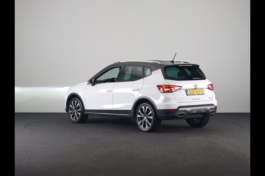 Seat Arona FR Anniversary 1.0 EcoTSI 95 pk | Led Matrix | 18 inch | Camera | Carplay | Android Auto | Zwart dak