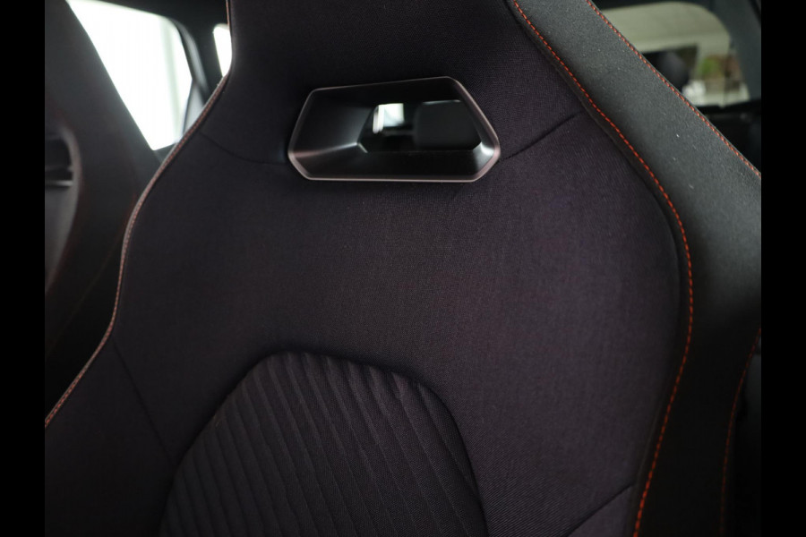 Seat Arona FR Anniversary 1.0 EcoTSI 95 pk | Led Matrix | 18 inch | Camera | Carplay | Android Auto | Zwart dak