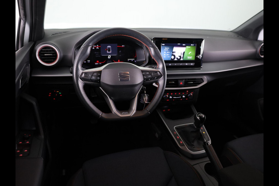Seat Arona FR Anniversary 1.0 EcoTSI 95 pk | Led Matrix | 18 inch | Camera | Carplay | Android Auto | Zwart dak