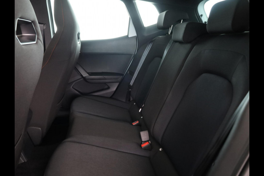 Seat Arona FR Anniversary 1.0 EcoTSI 95 pk | Led Matrix | 18 inch | Camera | Carplay | Android Auto | Zwart dak