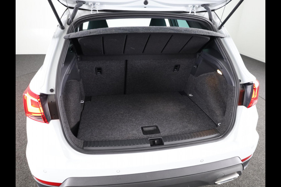 Seat Arona FR Anniversary 1.0 EcoTSI 95 pk | Led Matrix | 18 inch | Camera | Carplay | Android Auto | Zwart dak