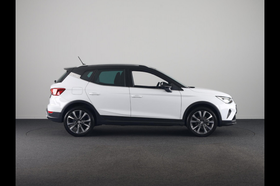 Seat Arona FR Anniversary 1.0 EcoTSI 95 pk | Led Matrix | 18 inch | Camera | Carplay | Android Auto | Zwart dak