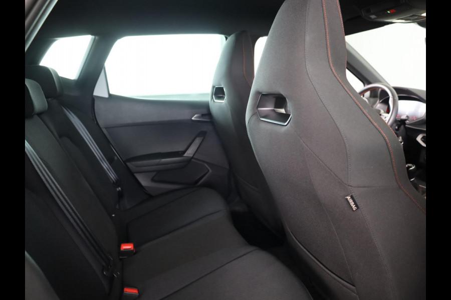 Seat Arona FR Anniversary 1.0 EcoTSI 95 pk | Led Matrix | 18 inch | Camera | Carplay | Android Auto | Zwart dak