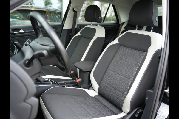 Volkswagen T-Roc 1.5 TSI Sport | Cruise control adaptief | Voorstoelen Verwarmd | Achteruitrijcamera |