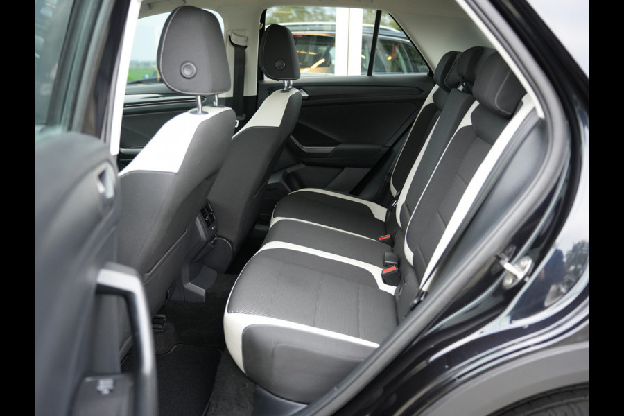 Volkswagen T-Roc 1.5 TSI Sport | Cruise control adaptief | Voorstoelen Verwarmd | Achteruitrijcamera |