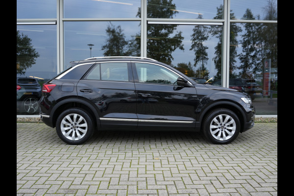 Volkswagen T-Roc 1.5 TSI Sport | Cruise control adaptief | Voorstoelen Verwarmd | Achteruitrijcamera |