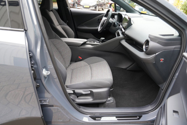 Toyota C-HR 1.8 Hybrid 140 Dynamic | Prijs rijklaar incl. 12 mnd garantie | Stoel/Stuur verwarming Camera Carplay Pdc DAB