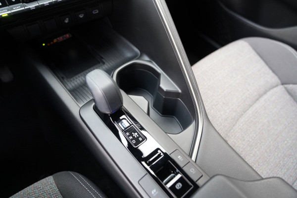 Toyota C-HR 1.8 Hybrid 140 Dynamic | Prijs rijklaar incl. 12 mnd garantie | Stoel/Stuur verwarming Camera Carplay Pdc DAB