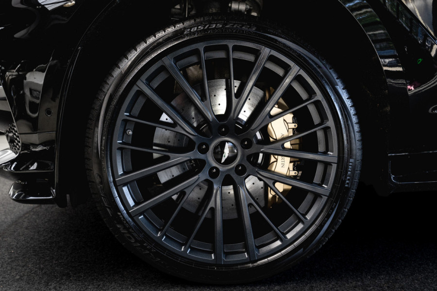 Aston Martin Dbx 4.0 V8 707 Carbon Keramisch Softclose Pano ACC PDC Keyless Entry & Go 360° Camera Stoelventilatie voor en achter Elektr. achterklep Memory seats Elektr. bedienbare trekhaak Navi Niveauregeling Stoelverwarming voor en achter 23 inch LM velgen Origineel NL auto