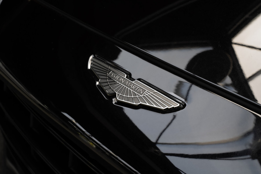 Aston Martin Dbx 4.0 V8 707 Carbon Keramisch Softclose Pano ACC PDC Keyless Entry & Go 360° Camera Stoelventilatie voor en achter Elektr. achterklep Memory seats Elektr. bedienbare trekhaak Navi Niveauregeling Stoelverwarming voor en achter 23 inch LM velgen Origineel NL auto