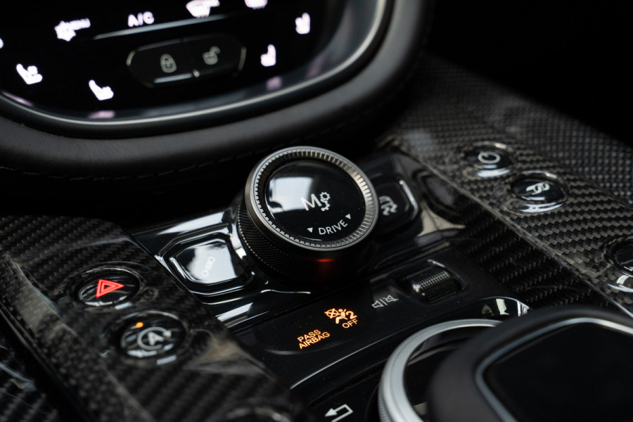 Aston Martin Dbx 4.0 V8 707 Carbon Keramisch Softclose Pano ACC PDC Keyless Entry & Go 360° Camera Stoelventilatie voor en achter Elektr. achterklep Memory seats Elektr. bedienbare trekhaak Navi Niveauregeling Stoelverwarming voor en achter 23 inch LM velgen Origineel NL auto