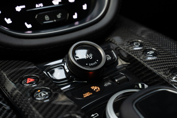 Aston Martin Dbx 4.0 V8 707 Carbon Keramisch Softclose Pano ACC PDC Keyless Entry & Go 360° Camera Stoelventilatie voor en achter Elektr. achterklep Memory seats Elektr. bedienbare trekhaak Navi Niveauregeling Stoelverwarming voor en achter 23 inch LM velgen Origineel NL auto