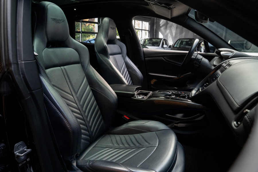 Aston Martin Dbx 4.0 V8 707 Carbon Keramisch Softclose Pano ACC PDC Keyless Entry & Go 360° Camera Stoelventilatie voor en achter Elektr. achterklep Memory seats Elektr. bedienbare trekhaak Navi Niveauregeling Stoelverwarming voor en achter 23 inch LM velgen Origineel NL auto