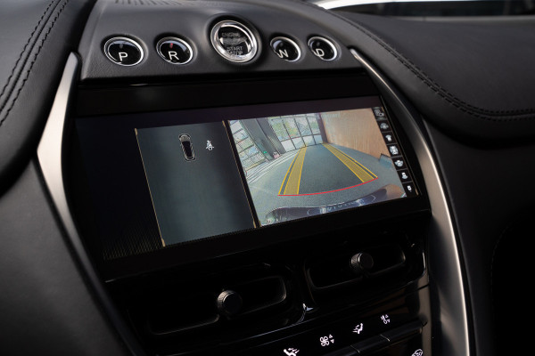Aston Martin Dbx 4.0 V8 707 Carbon Keramisch Softclose Pano ACC PDC Keyless Entry & Go 360° Camera Stoelventilatie voor en achter Elektr. achterklep Memory seats Elektr. bedienbare trekhaak Navi Niveauregeling Stoelverwarming voor en achter 23 inch LM velgen Origineel NL auto