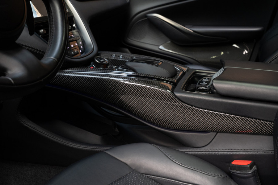 Aston Martin Dbx 4.0 V8 707 Carbon Keramisch Softclose Pano ACC PDC Keyless Entry & Go 360° Camera Stoelventilatie voor en achter Elektr. achterklep Memory seats Elektr. bedienbare trekhaak Navi Niveauregeling Stoelverwarming voor en achter 23 inch LM velgen Origineel NL auto