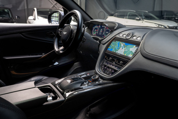 Aston Martin Dbx 4.0 V8 707 Carbon Keramisch Softclose Pano ACC PDC Keyless Entry & Go 360° Camera Stoelventilatie voor en achter Elektr. achterklep Memory seats Elektr. bedienbare trekhaak Navi Niveauregeling Stoelverwarming voor en achter 23 inch LM velgen Origineel NL auto