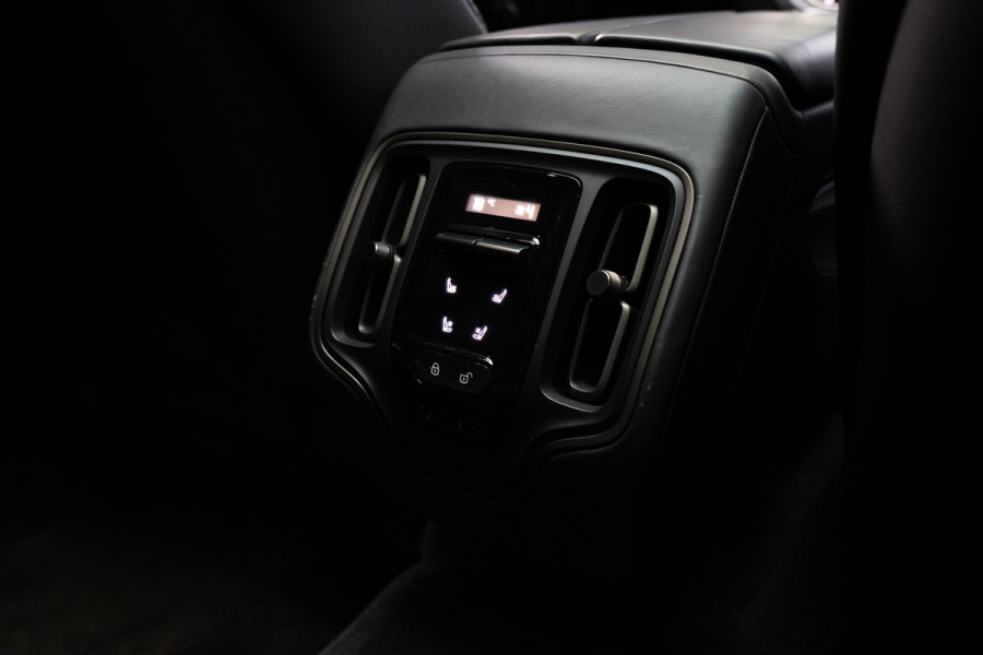 Aston Martin Dbx 4.0 V8 707 Carbon Keramisch Softclose Pano ACC PDC Keyless Entry & Go 360° Camera Stoelventilatie voor en achter Elektr. achterklep Memory seats Elektr. bedienbare trekhaak Navi Niveauregeling Stoelverwarming voor en achter 23 inch LM velgen Origineel NL auto