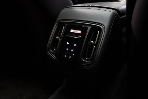Aston Martin Dbx 4.0 V8 707 Carbon Keramisch Softclose Pano ACC PDC Keyless Entry & Go 360° Camera Stoelventilatie voor en achter Elektr. achterklep Memory seats Elektr. bedienbare trekhaak Navi Niveauregeling Stoelverwarming voor en achter 23 inch LM velgen Origineel NL auto