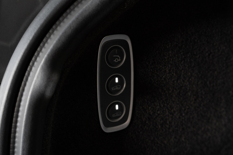 Aston Martin Dbx 4.0 V8 707 Carbon Keramisch Softclose Pano ACC PDC Keyless Entry & Go 360° Camera Stoelventilatie voor en achter Elektr. achterklep Memory seats Elektr. bedienbare trekhaak Navi Niveauregeling Stoelverwarming voor en achter 23 inch LM velgen Origineel NL auto