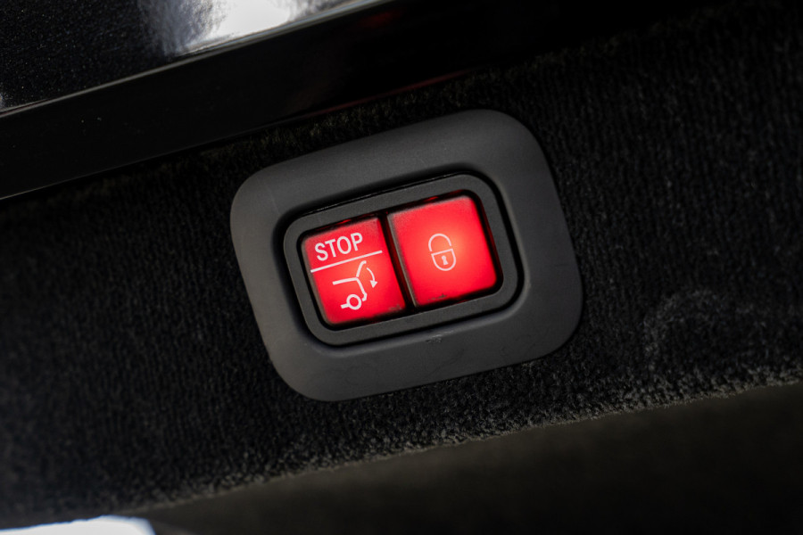 Aston Martin Dbx 4.0 V8 707 Carbon Keramisch Softclose Pano ACC PDC Keyless Entry & Go 360° Camera Stoelventilatie voor en achter Elektr. achterklep Memory seats Elektr. bedienbare trekhaak Navi Niveauregeling Stoelverwarming voor en achter 23 inch LM velgen Origineel NL auto